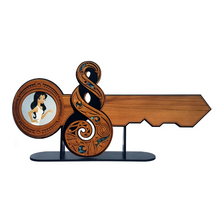Load image into Gallery viewer, Pikorua (Twist) 21st &amp; Celebration Key With Stand
