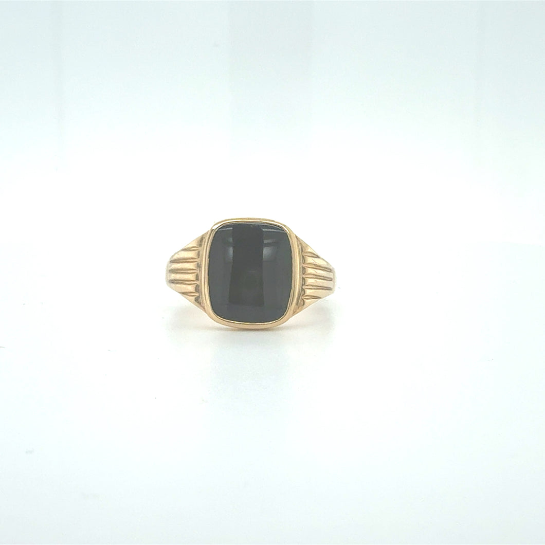 9ct Gold Black Onyx Signet Ring with Ridged Shoulders